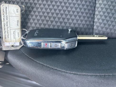 Used 2025 Kia Soul LX w/ LX Technology Package FWD image 18