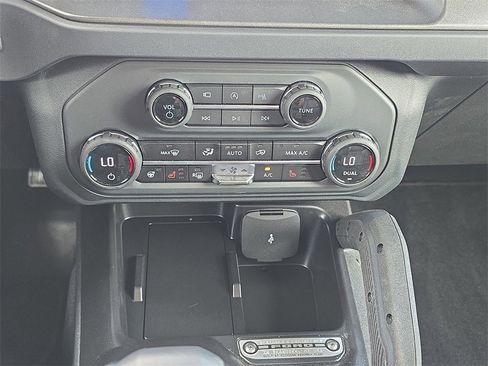 New 2025 Ford Bronco Badlands image 24