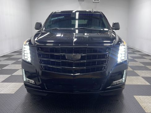 Used 2020 Cadillac Escalade Luxury w/ Escalade Sport Edition AWD/4WD image 25