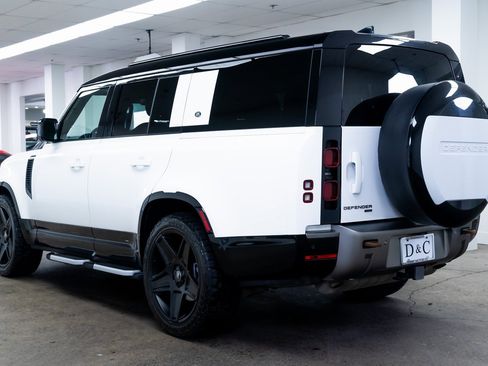 Used 2023 Land Rover Defender 130 X-Dynamic SE image 4