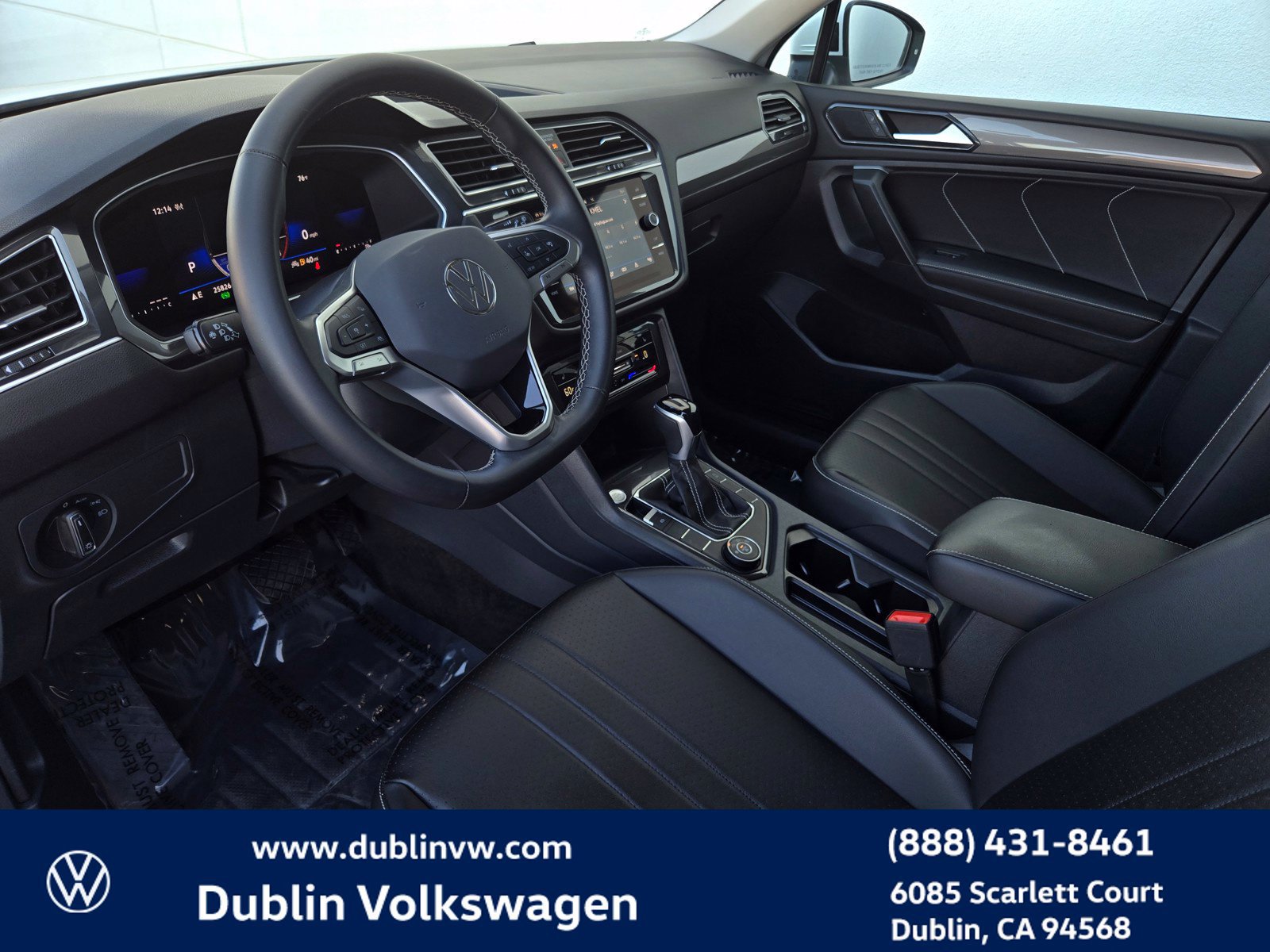 Certified 2024 Volkswagen Tiguan SE w/ Panoramic Sunroof Package AWD/4WD image 9