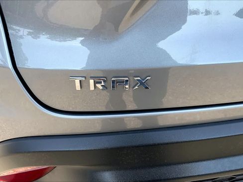 Used 2025 Chevrolet Trax LT FWD image 10