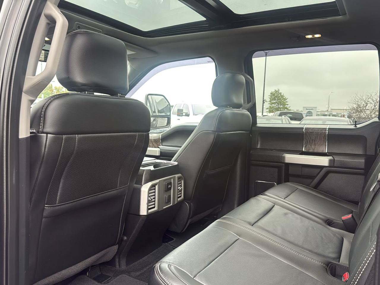 Used 2017 Ford F250 Lariat w/ Lariat Ultimate Package AWD/4WD image 21