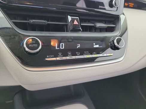 Used 2022 Toyota Corolla LE FWD image 29