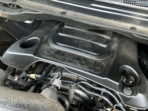 Used 2019 RAM 1500 Laramie AWD/4WD image 35