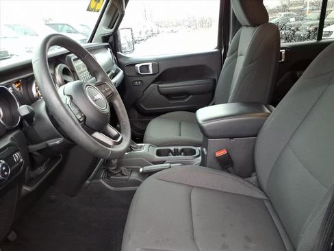 Used 2023 Jeep Gladiator Sport image 9