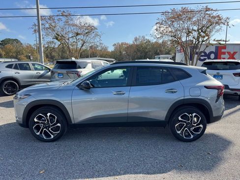 New 2026 Chevrolet Trax RS w/ Sunroof Package image 4