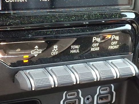 Used 2024 RAM 1500 Limited AWD/4WD image 19