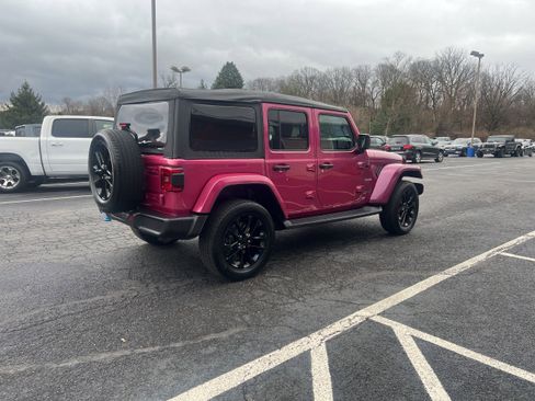 Used 2022 Jeep Wrangler Unlimited Sahara w/ Cold Weather Group image 5