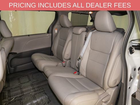 Used 2017 Toyota Sienna XLE FWD image 8