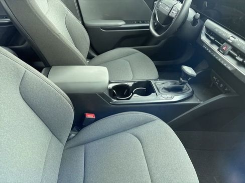 Used 2025 Kia K4 LXS image 2