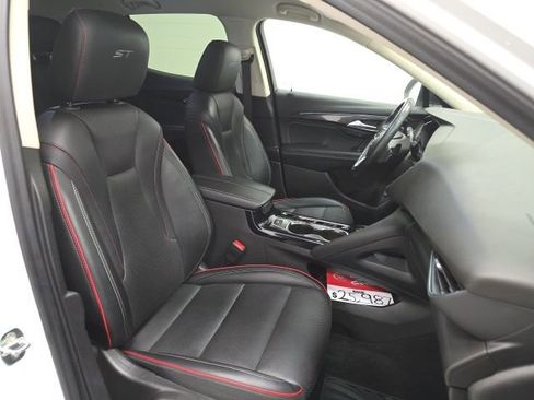 Certified 2022 Buick Envision Essence w/ Sport Touring Package image 28