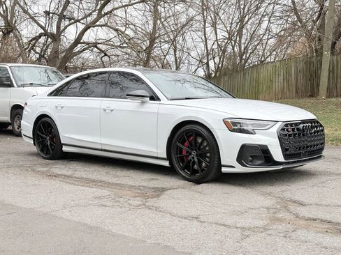 Used 2022 Audi S8 image 7