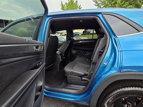 Certified 2024 Volkswagen Atlas Cross Sport SE w/ Black Wheel Package AWD/4WD image 27