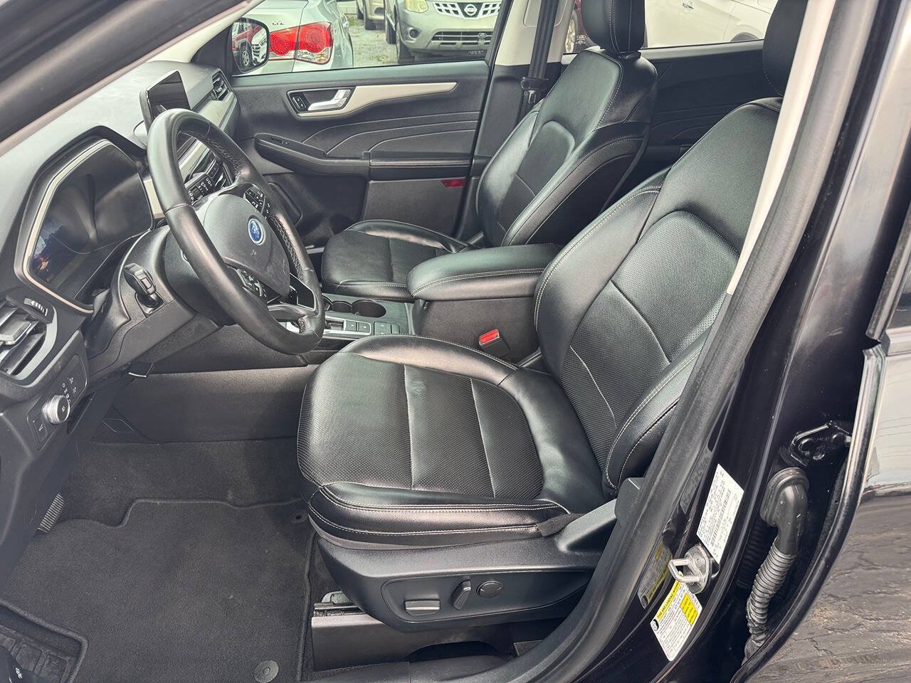 Used 2022 Ford Escape SEL w/ Technology Package FWD image 13
