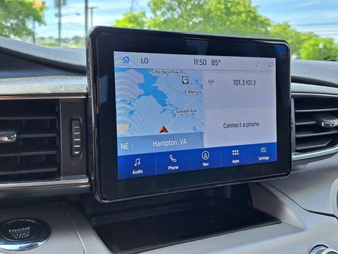 Used 2023 Ford Explorer XLT w/ Equipment Group 202A RWD image 12