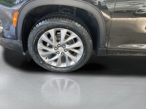 Used 2025 Buick Enclave Preferred AWD/4WD image 25