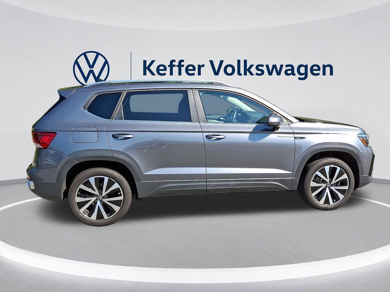 Used 2023 Volkswagen Taos SE FWD image 7