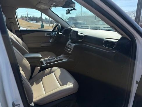 Used 2023 Ford Explorer XLT w/ Equipment Group 202A AWD/4WD image 39