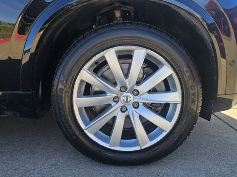 Used 2017 Volvo XC90 T6 Momentum w/ Vision Package image 17