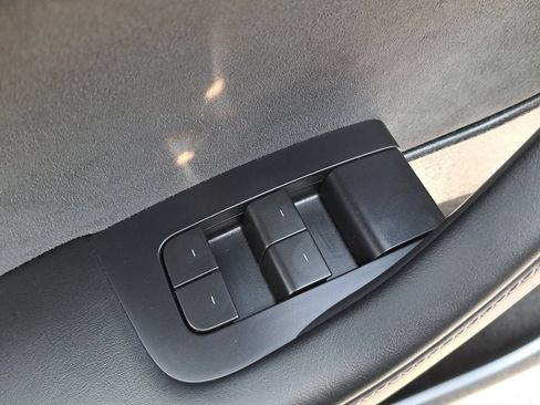 Used 2023 Tesla Model Y Long Range AWD/4WD image 30