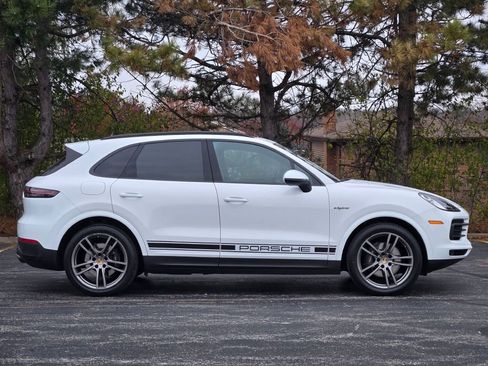 Used 2023 Porsche Cayenne Platinum Edition image 9