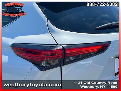 Used 2023 Toyota Highlander Limited AWD/4WD image 12