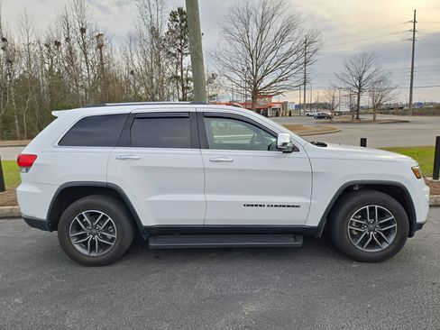 Used 2019 Jeep Grand Cherokee Limited w/ Luxury Group II image 4