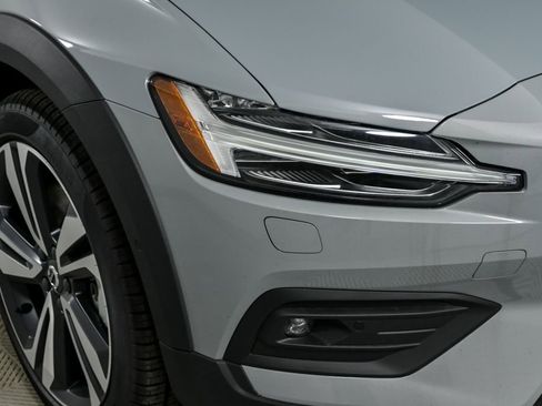New 2026 Volvo V60 B5 Cross Country Plus w/ Protection Package Premier image 37