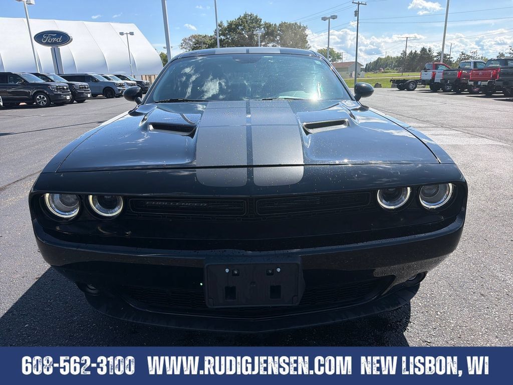 Used 2017 Dodge Challenger R/T w/ Driver Convenience Group RWD image 8
