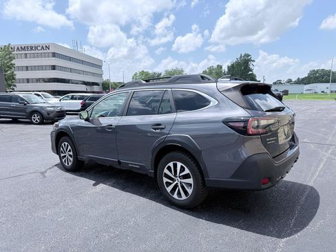 Used 2023 Subaru Outback Premium AWD/4WD image 3