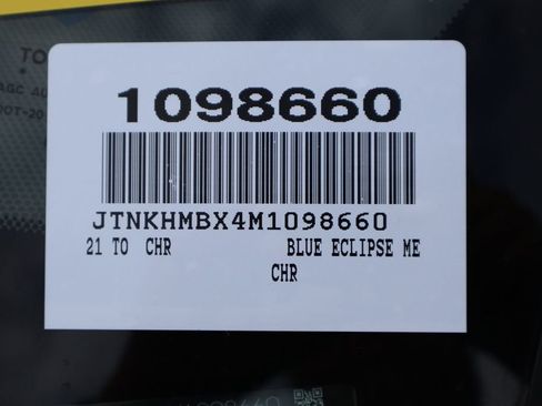 Used 2021 Toyota C-HR XLE FWD image 7