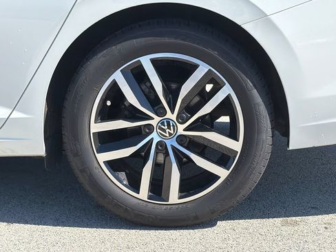 Used 2025 Volkswagen Jetta SE FWD image 30