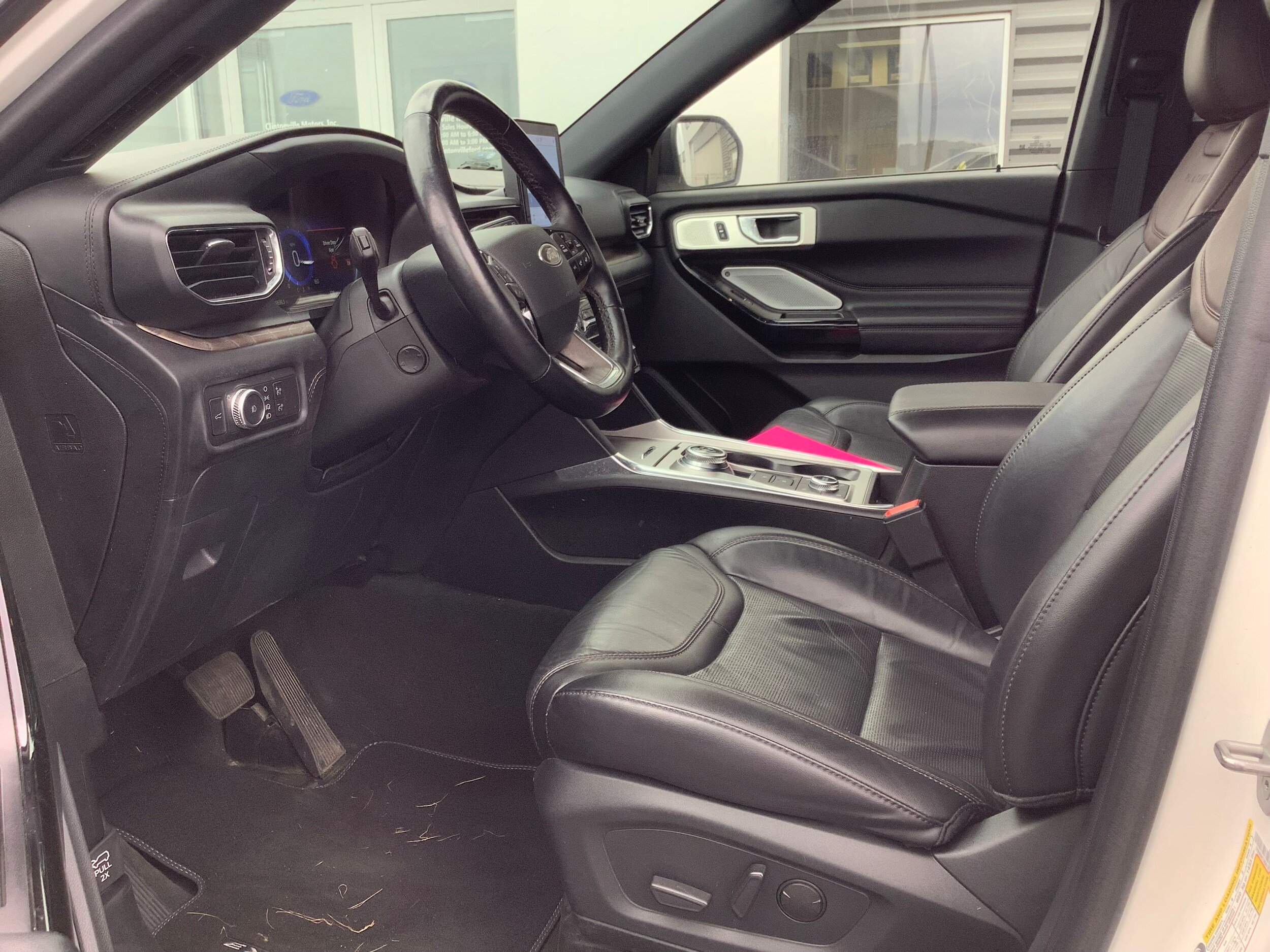 Used 2022 Ford Explorer Platinum w/ Equipment Group 601A AWD/4WD image 8