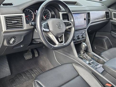 Used 2020 Volkswagen Atlas Cross Sport SE w/ Panoramic Sunroof Package image 10
