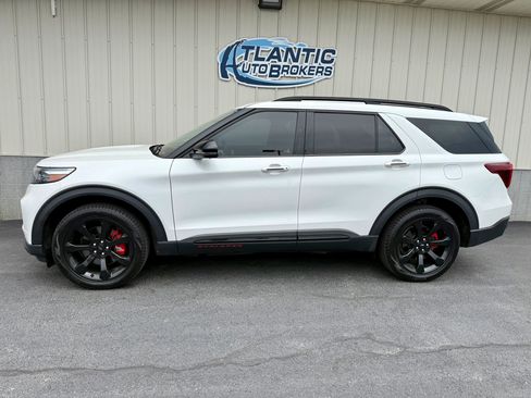 Used 2022 Ford Explorer ST w/ Equipment Group 401A AWD/4WD image 2