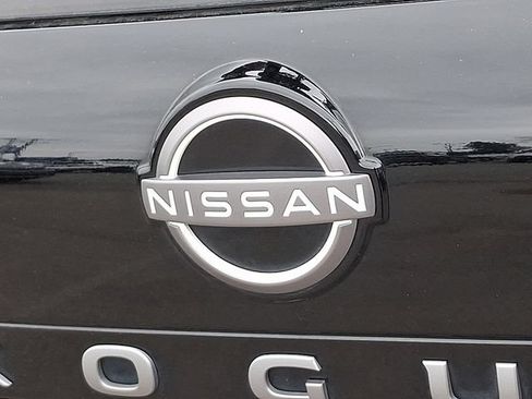 Used 2025 Nissan Rogue SV FWD image 31
