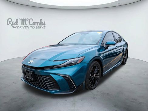 Used 2025 Toyota Camry SE w/ Convenience Package image 1