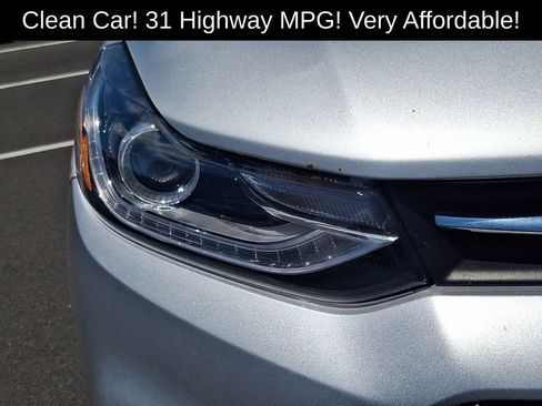Used 2019 Chevrolet Trax LT w/ LT Convenience Package FWD image 12