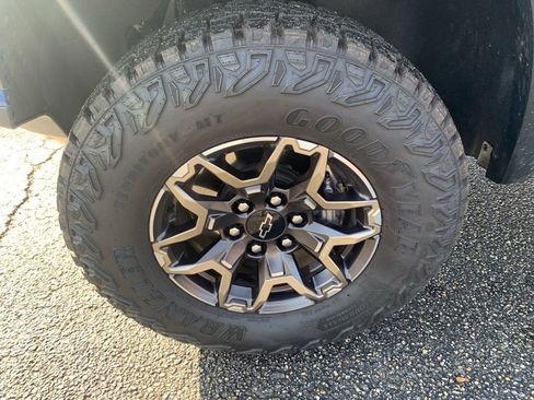 Used 2024 Chevrolet Colorado ZR2 w/ Technology Package image 11