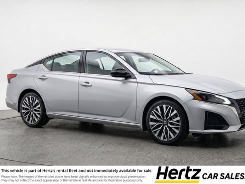 Used 2025 Nissan Altima 2.5 SV FWD image 1