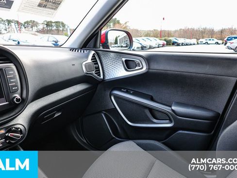 Used 2025 Kia Soul LX w/ LX Technology Package FWD image 44
