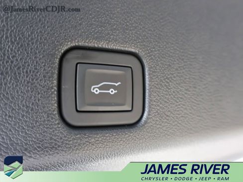 Used 2026 GMC Acadia Elevation w/ Elevation Premium Package AWD/4WD image 17