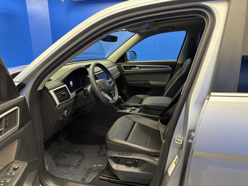Used 2023 Volkswagen Atlas SEL AWD/4WD image 13