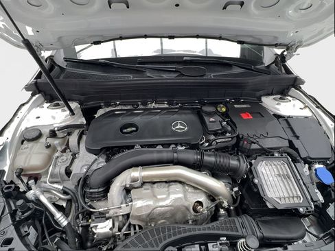 Used 2024 Mercedes-Benz GLB 250 4MATIC image 19