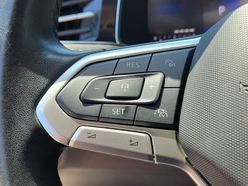 Used 2025 Volkswagen Jetta SE FWD image 21