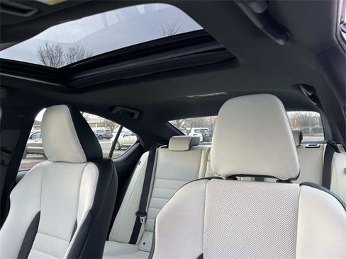 Certified 2025 Lexus IS 350 F Sport image 34