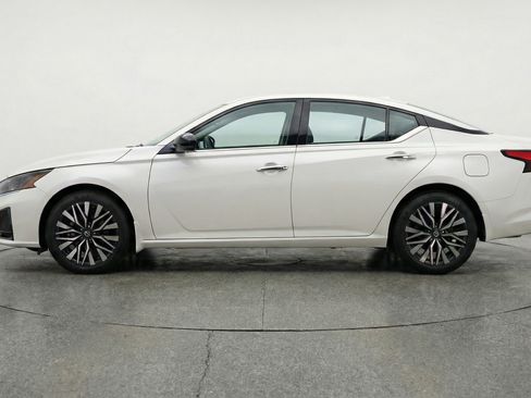 Used 2025 Nissan Altima 2.5 SV image 5