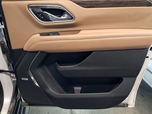 Used 2021 Chevrolet Suburban Premier image 8