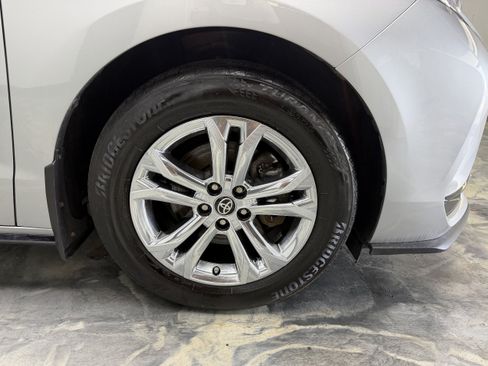 Used 2023 Toyota Sienna XSE AWD/4WD image 30